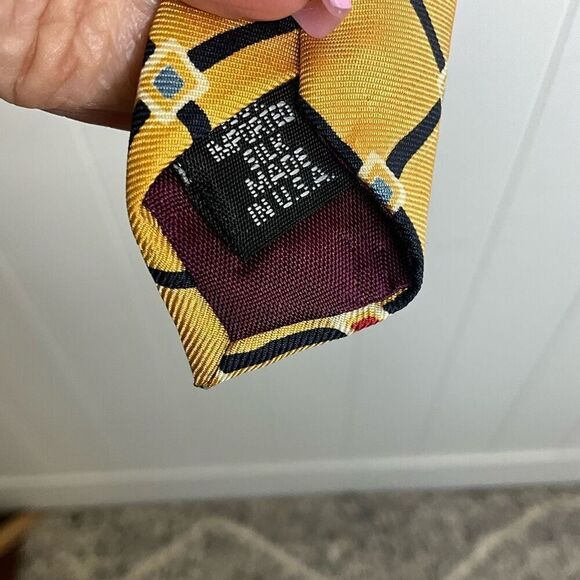 Vintage Beans McGee Yellow 100% Silk Men’s Neck Tie - Picture 8 of 8